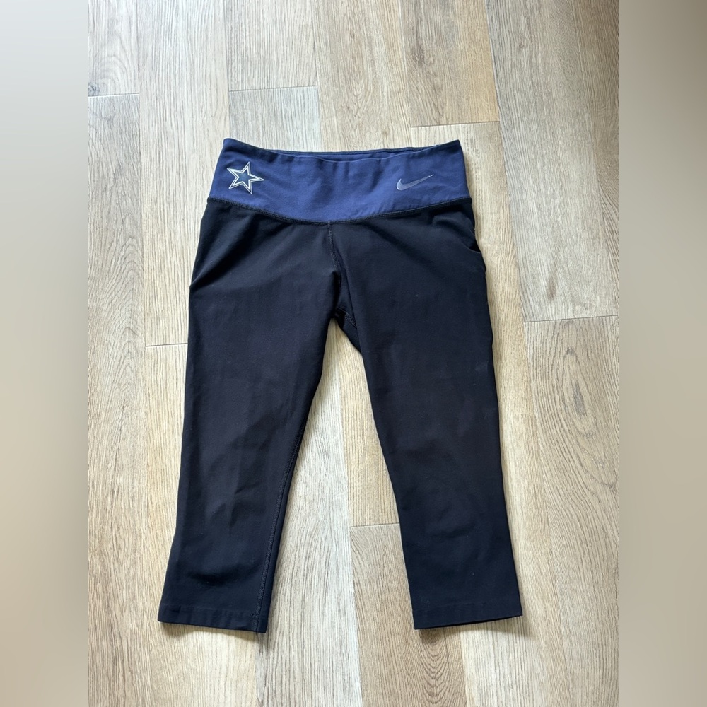 Nike Dri-Fit Cowboys NFL Capri Leggings Size Small